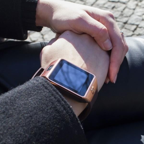 images SmartWatch cu camera de 1.4 mp si slot micro sim